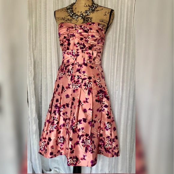 Express Garden Party Midi Dress with Matching Belt - Picture 3 of 5